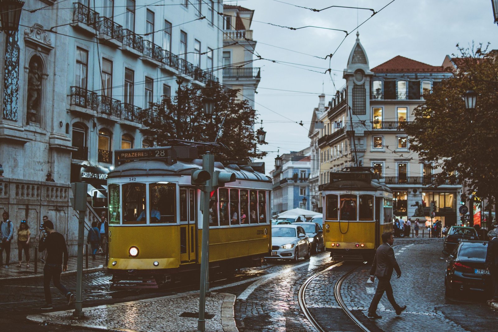 Namorar com um Homem Português: O Que Você Precisa Saber