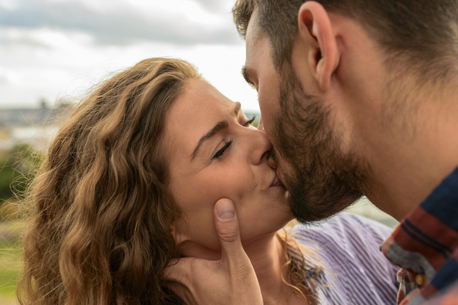 Como descobrir essas 7 coisas que só um homem apaixonado faz por você!